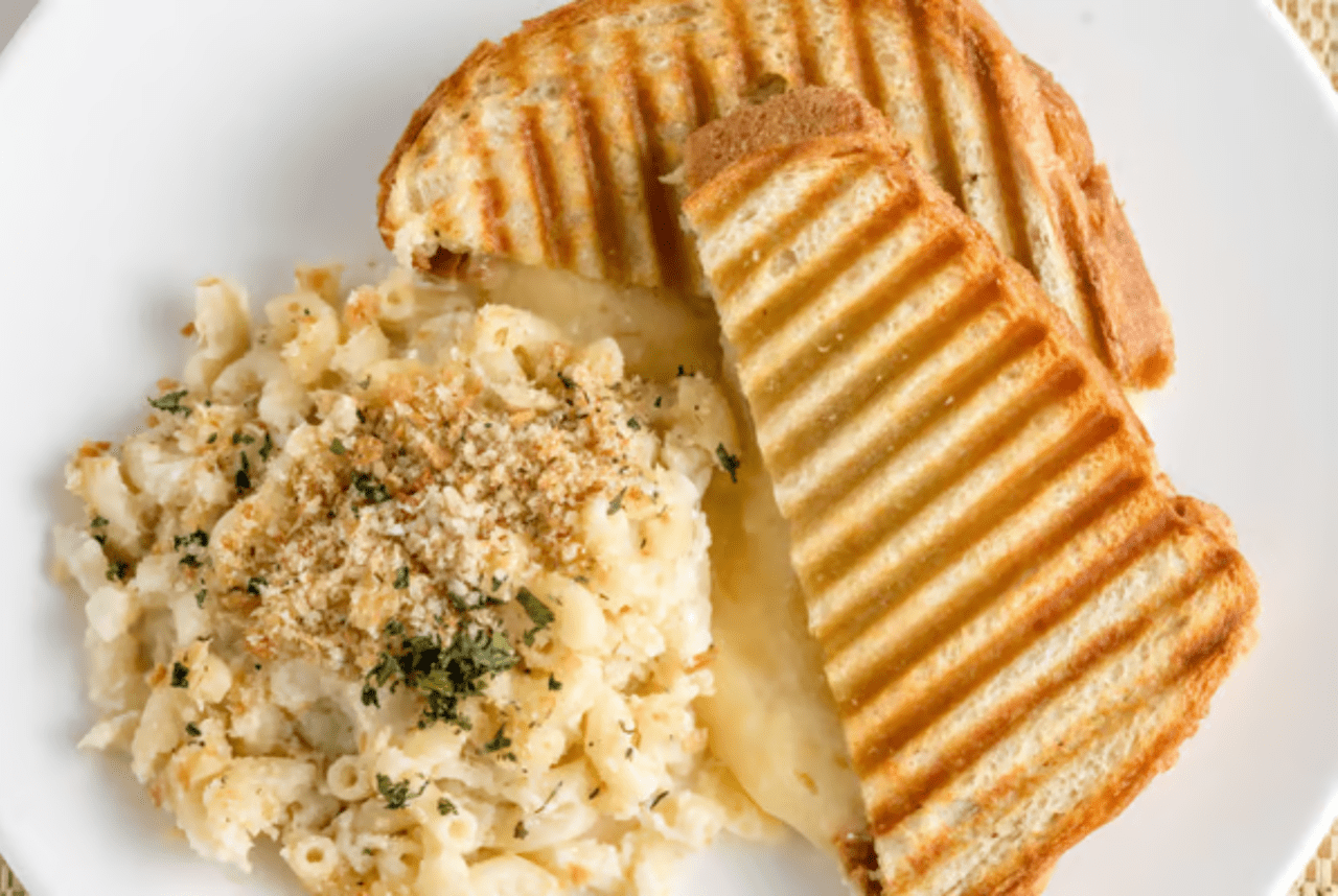 a plate of mac & cheese and grilled cheese